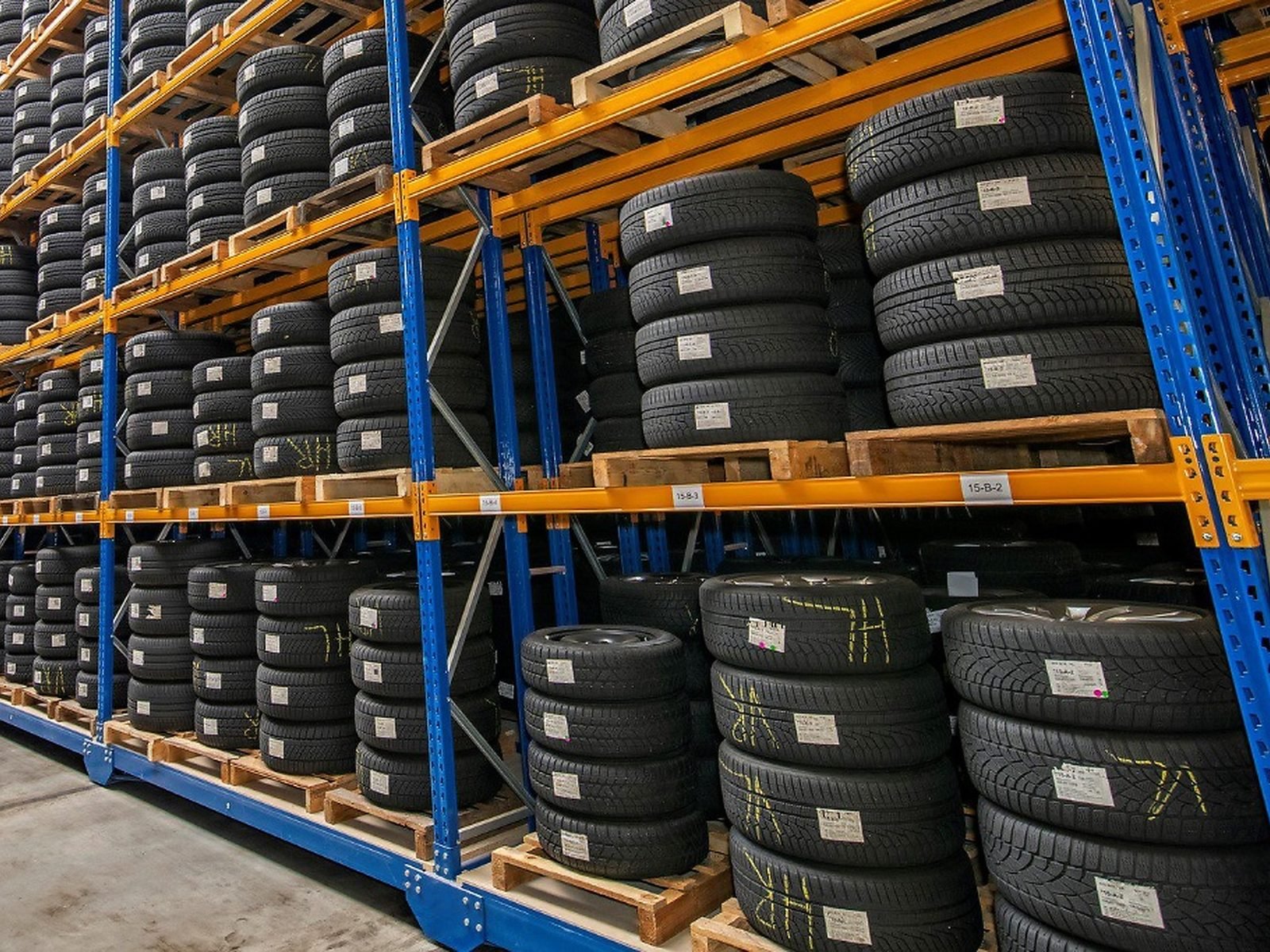 Racked tyre inventory in a distribution warehouse